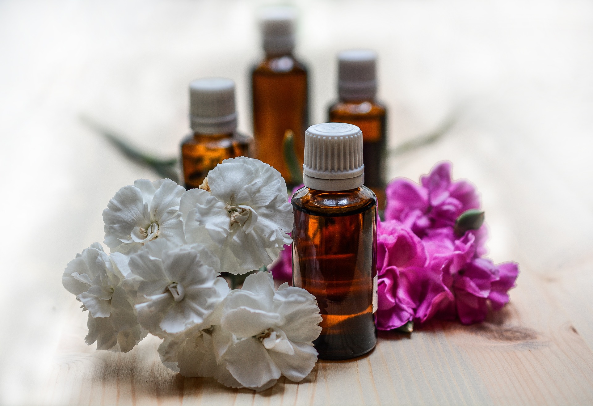 Read more about the article Essential Oils For Attracting Love