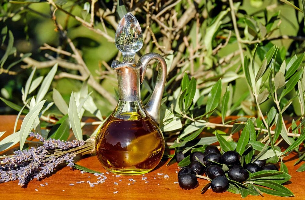 Read more about the article Olive Oil On Vag Lips – Should I Use it Down There?